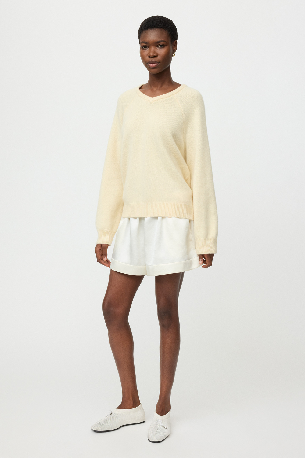 Puff sleeve v-neck - V-Necks - Honeydew yellow | Soft Goat