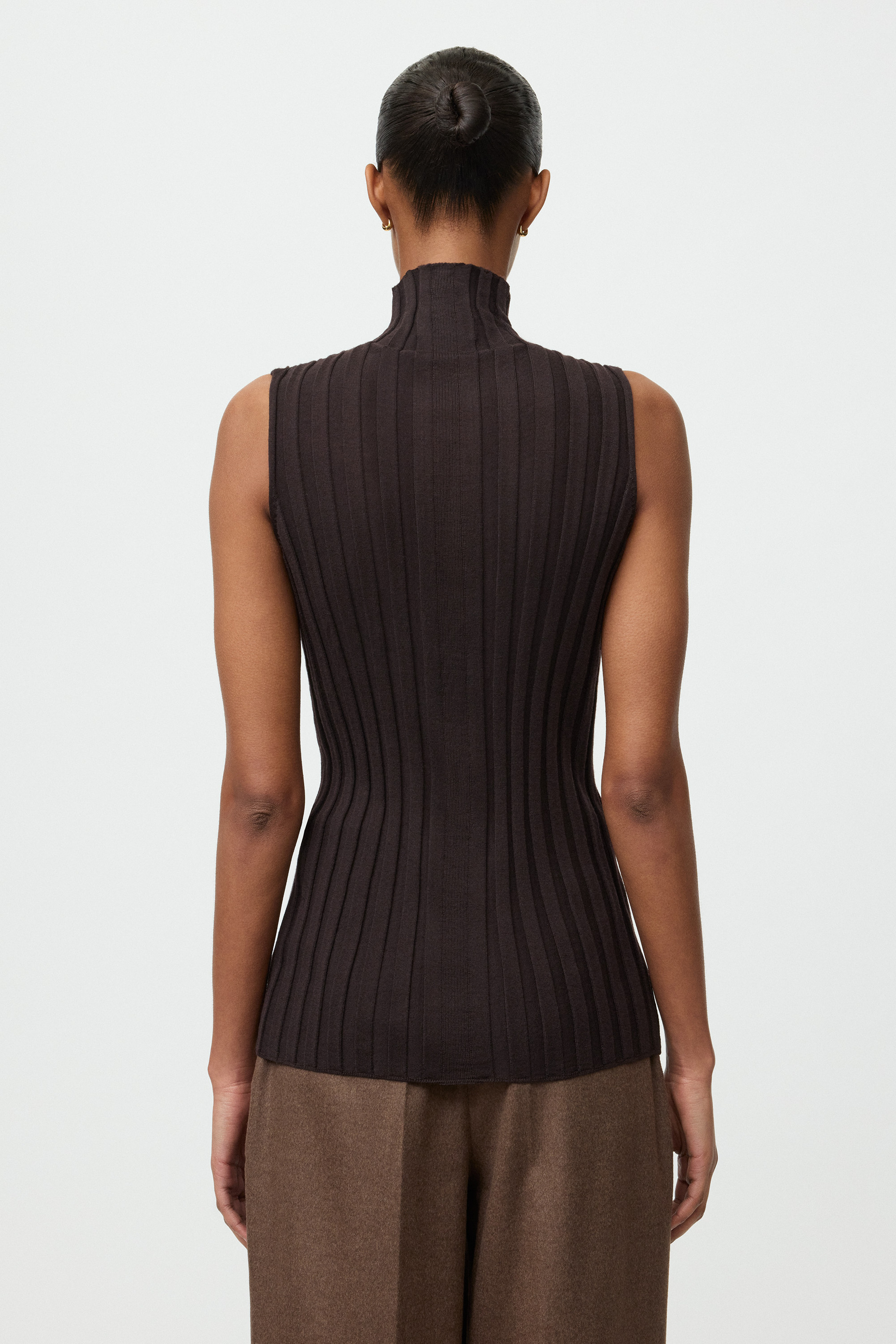 Featherlight turtleneck singlet 3