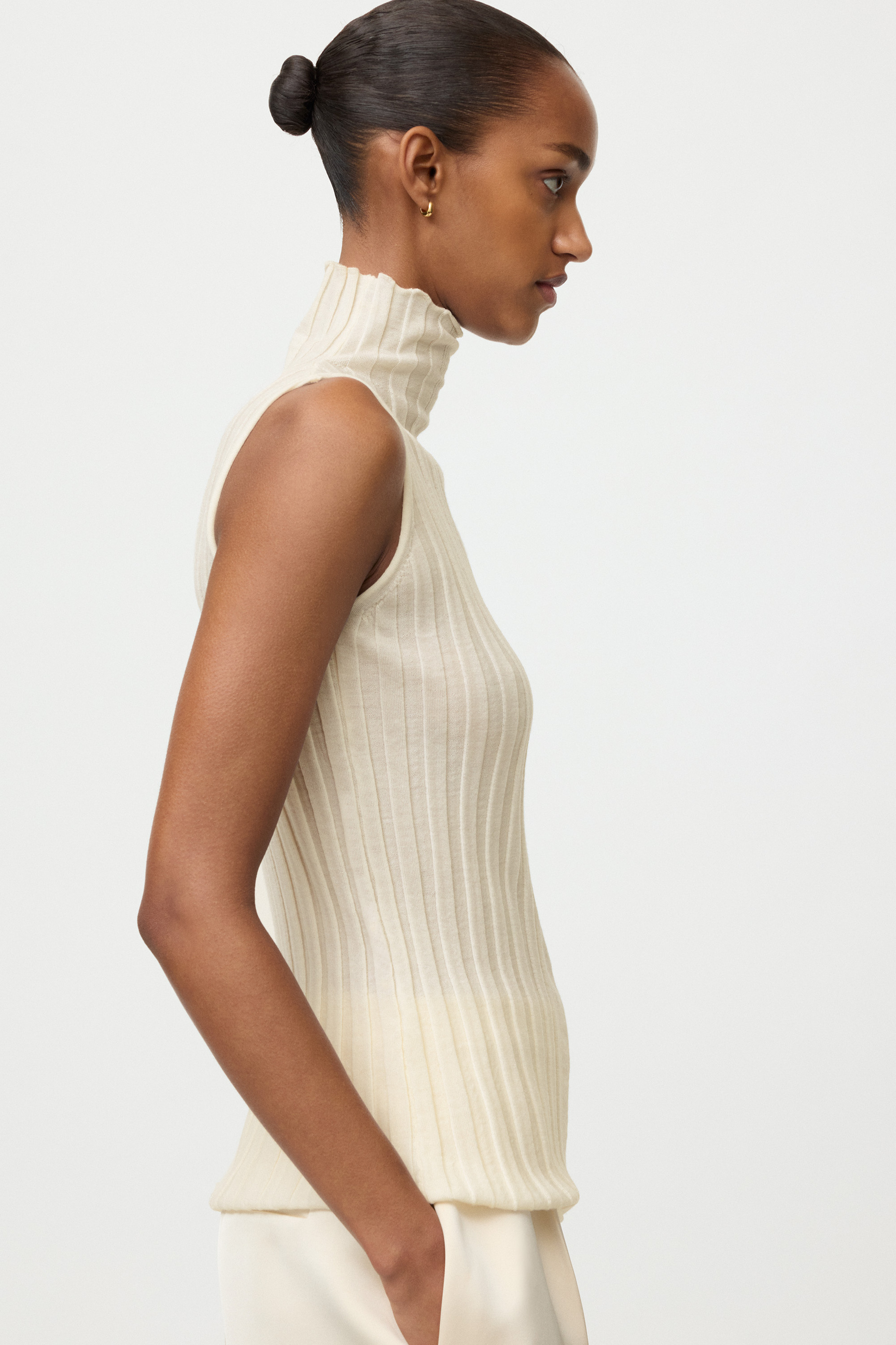 Featherlight turtleneck singlet 4