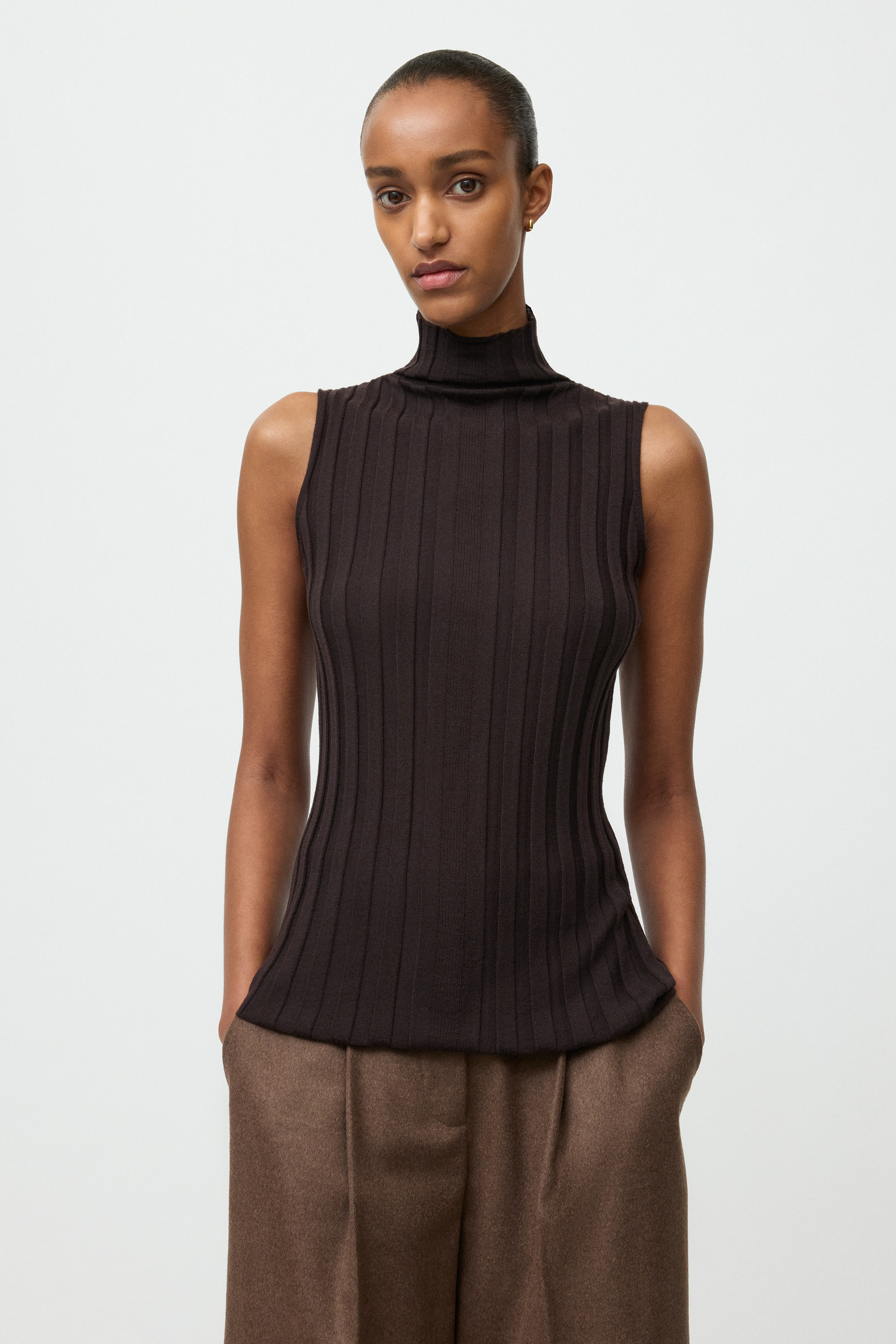 Featherlight turtleneck singlet 2