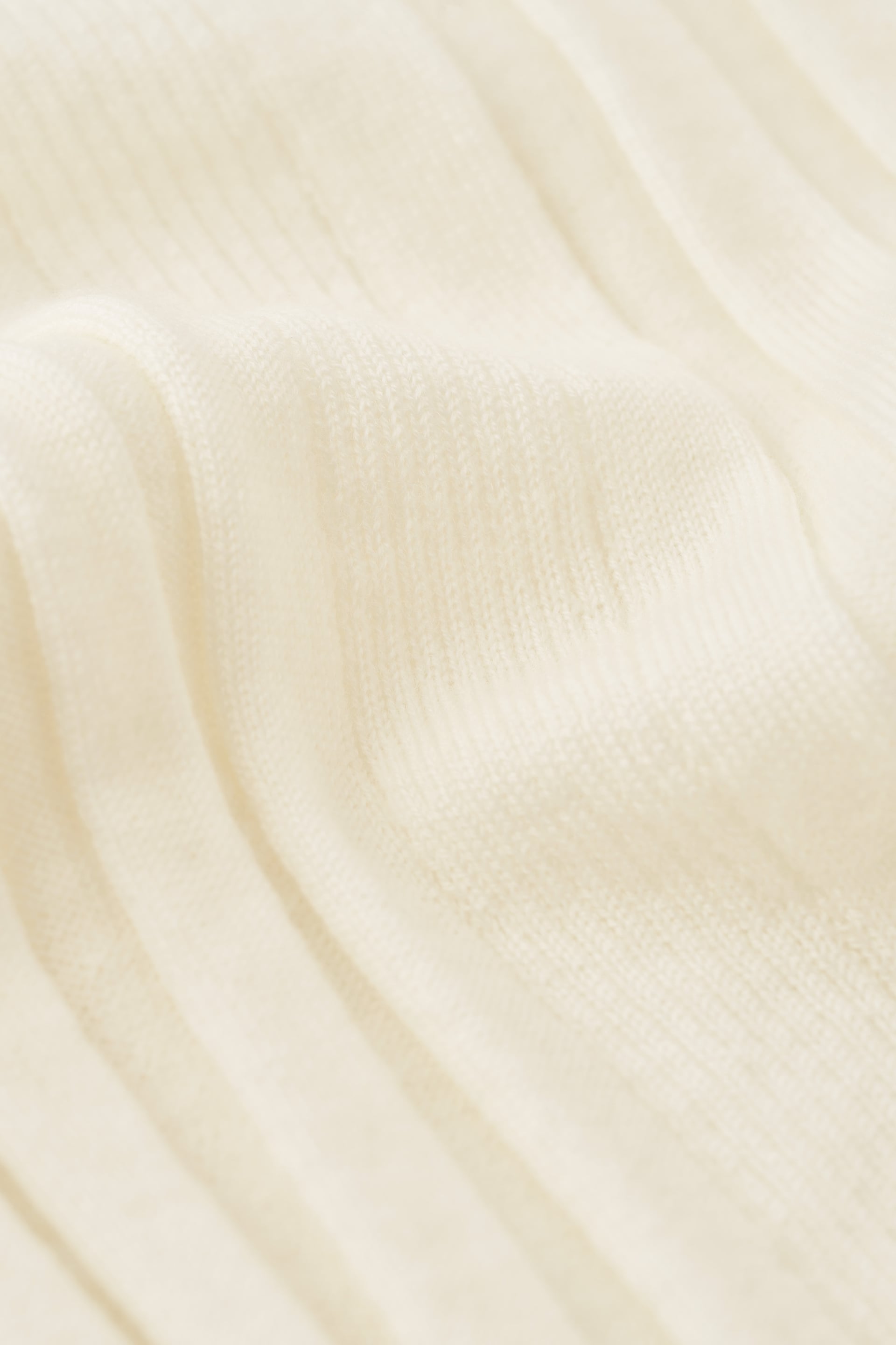 Featherlight turtleneck singlet 5