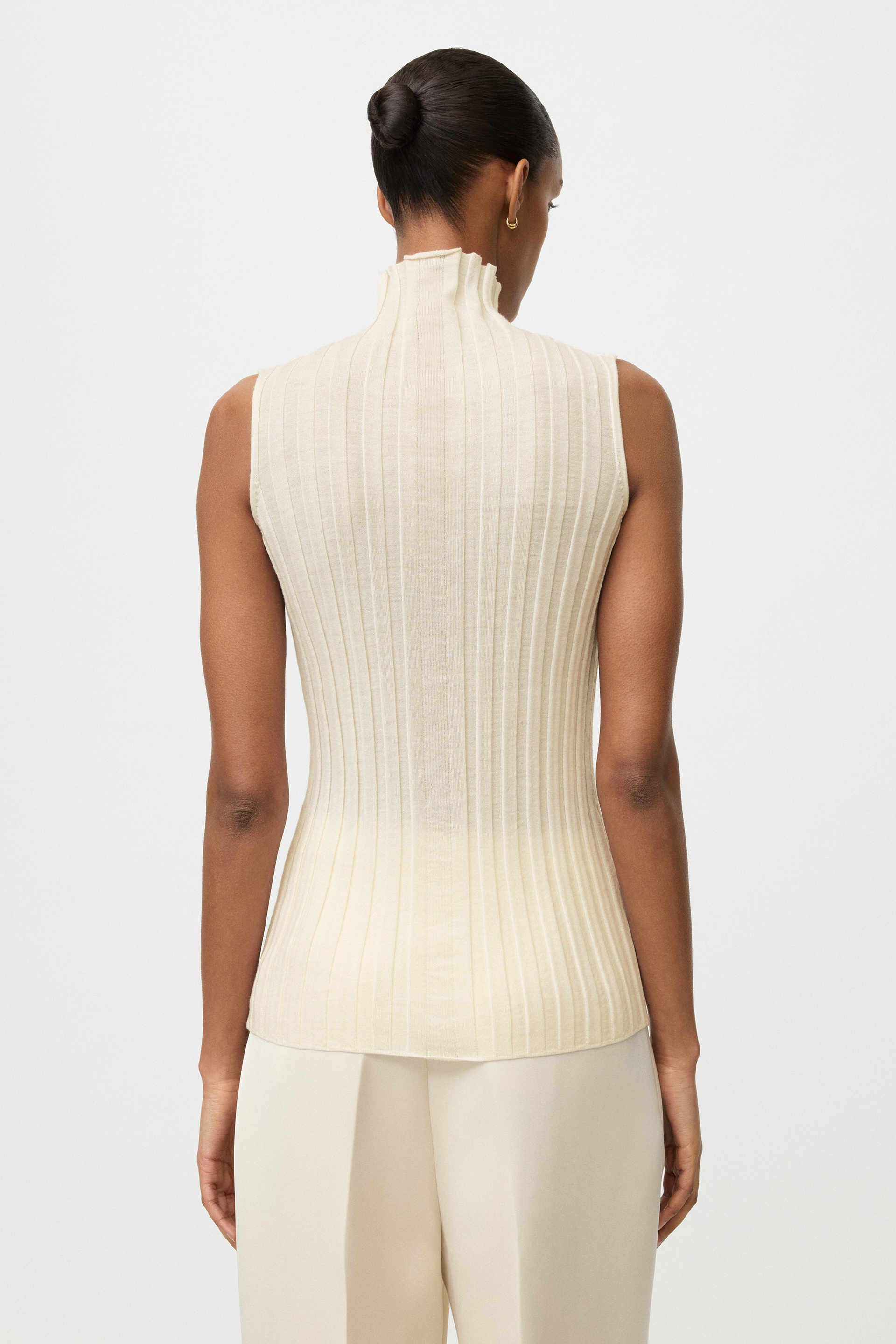 Featherlight turtleneck singlet 3