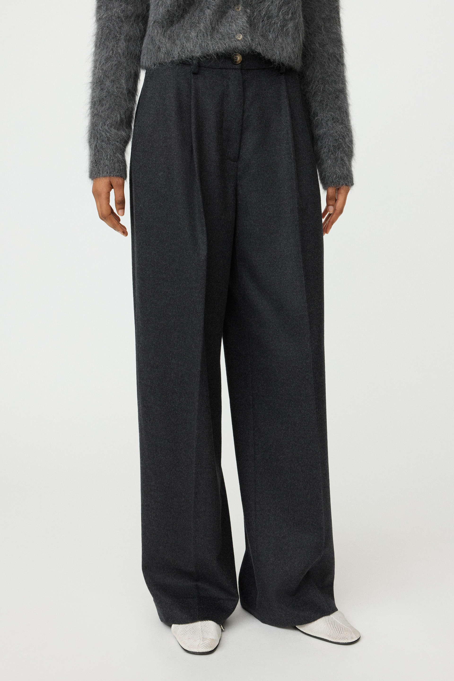 Wide pleat trousers 2