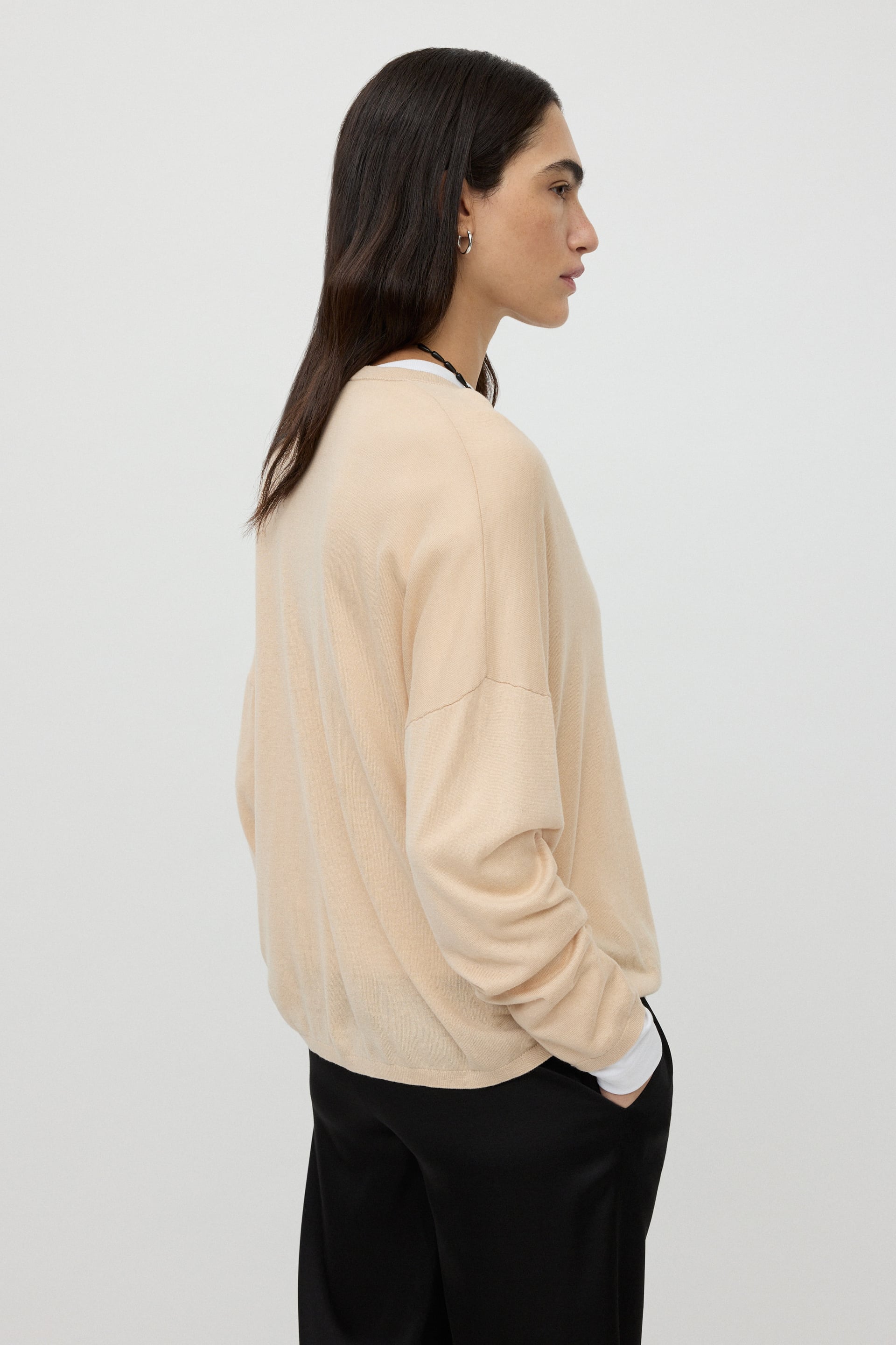 Featherlight v-neck 3