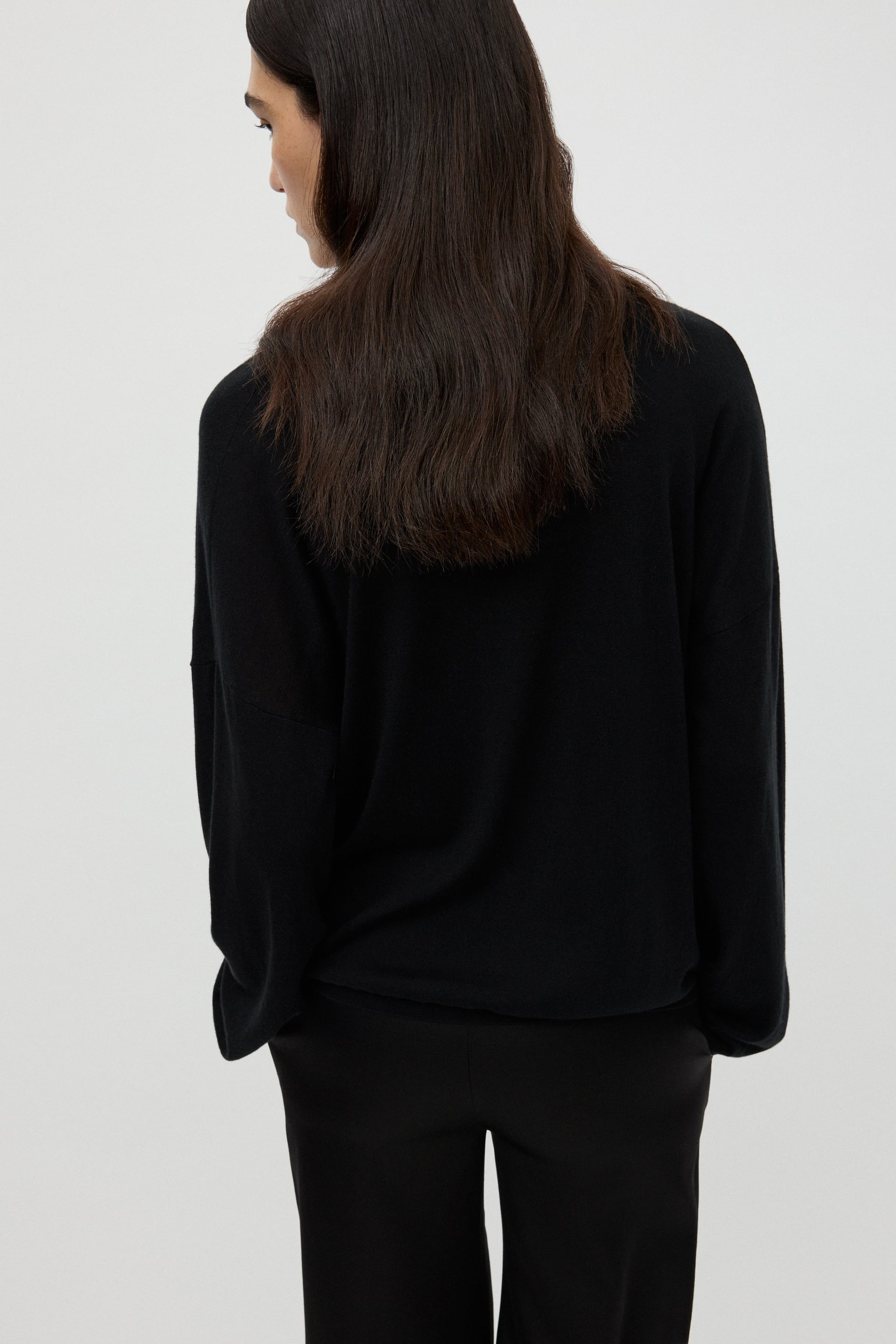 Featherlight v-neck 3