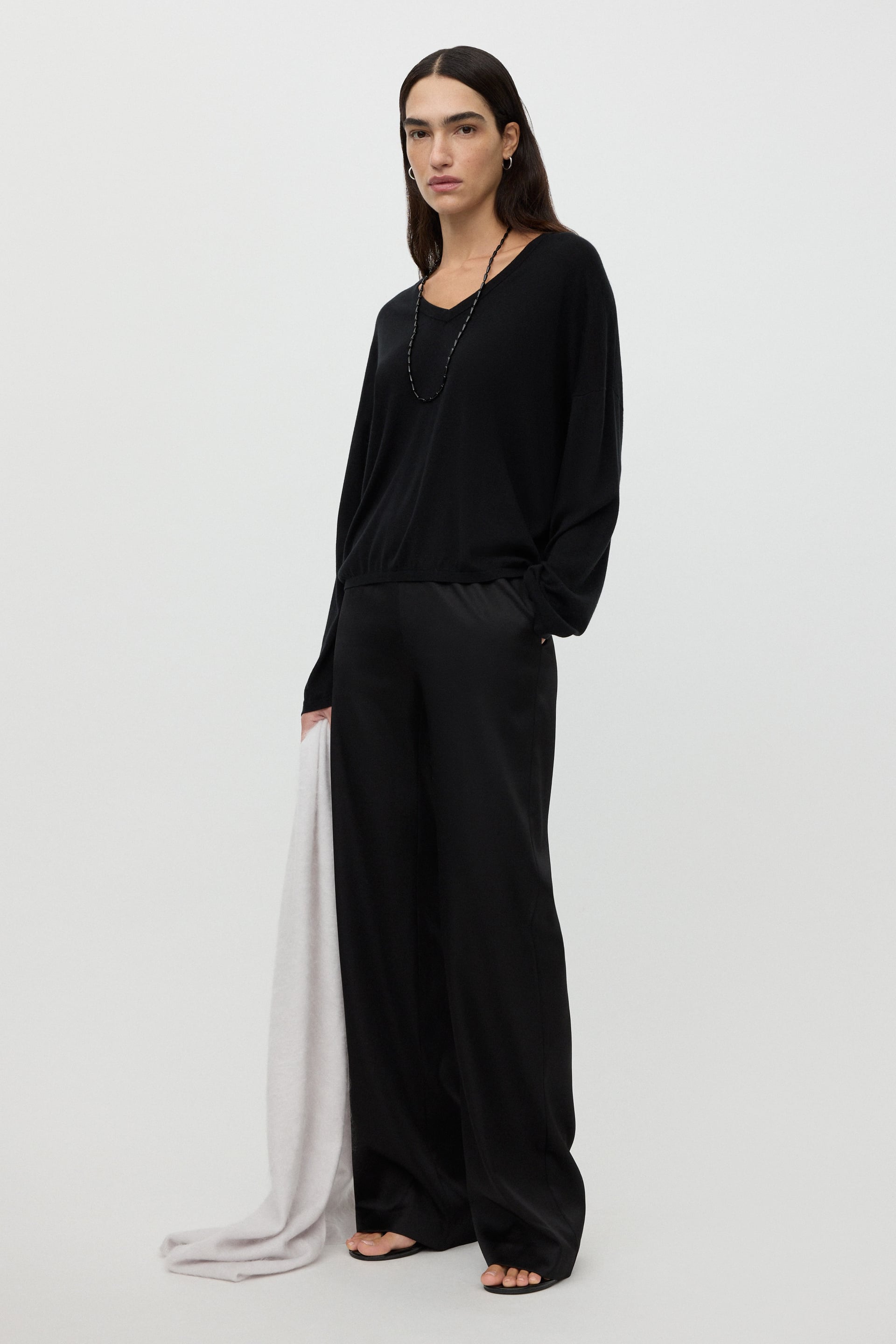 Featherlight v-neck 2