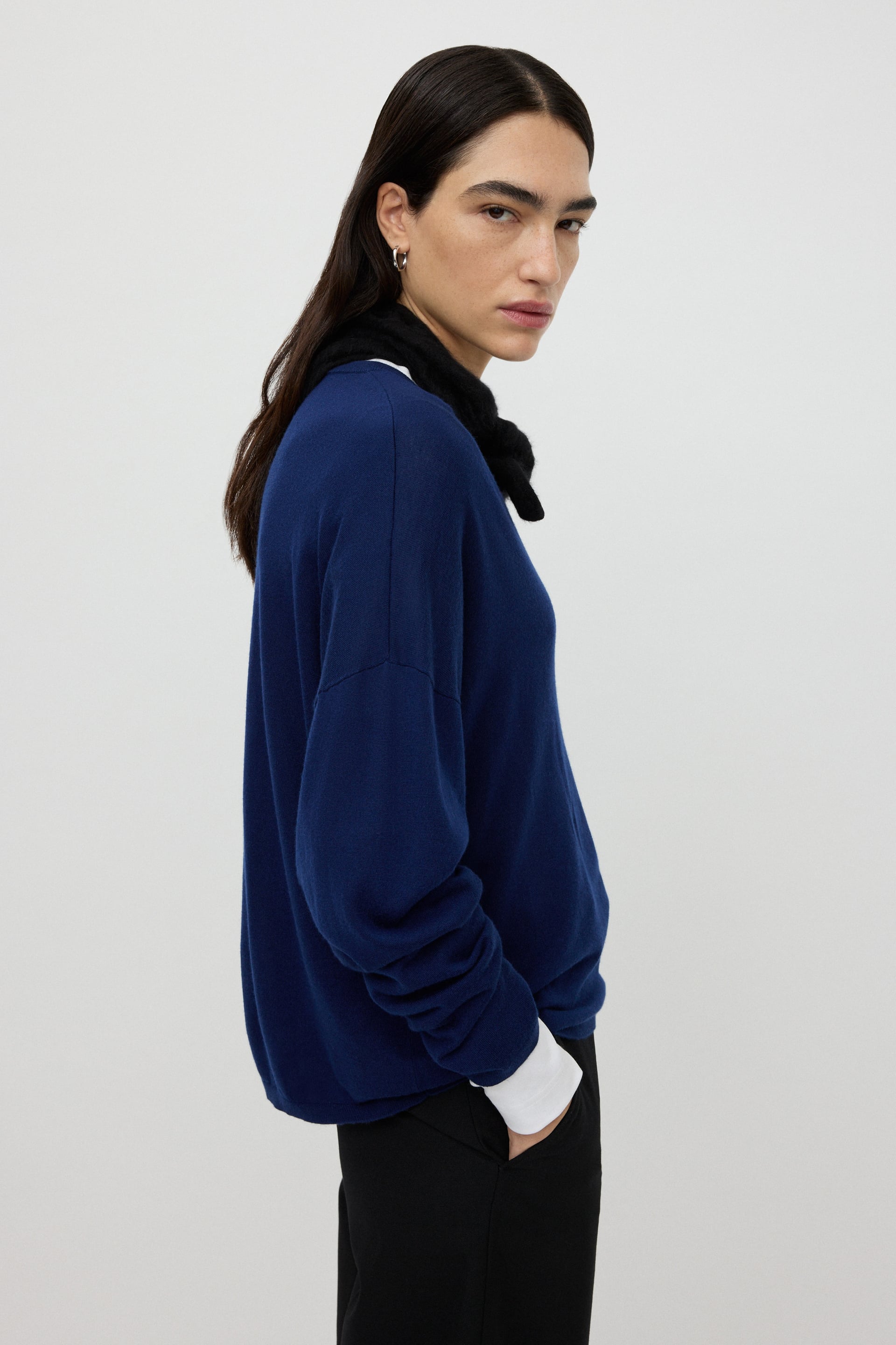 Featherlight v-neck 3