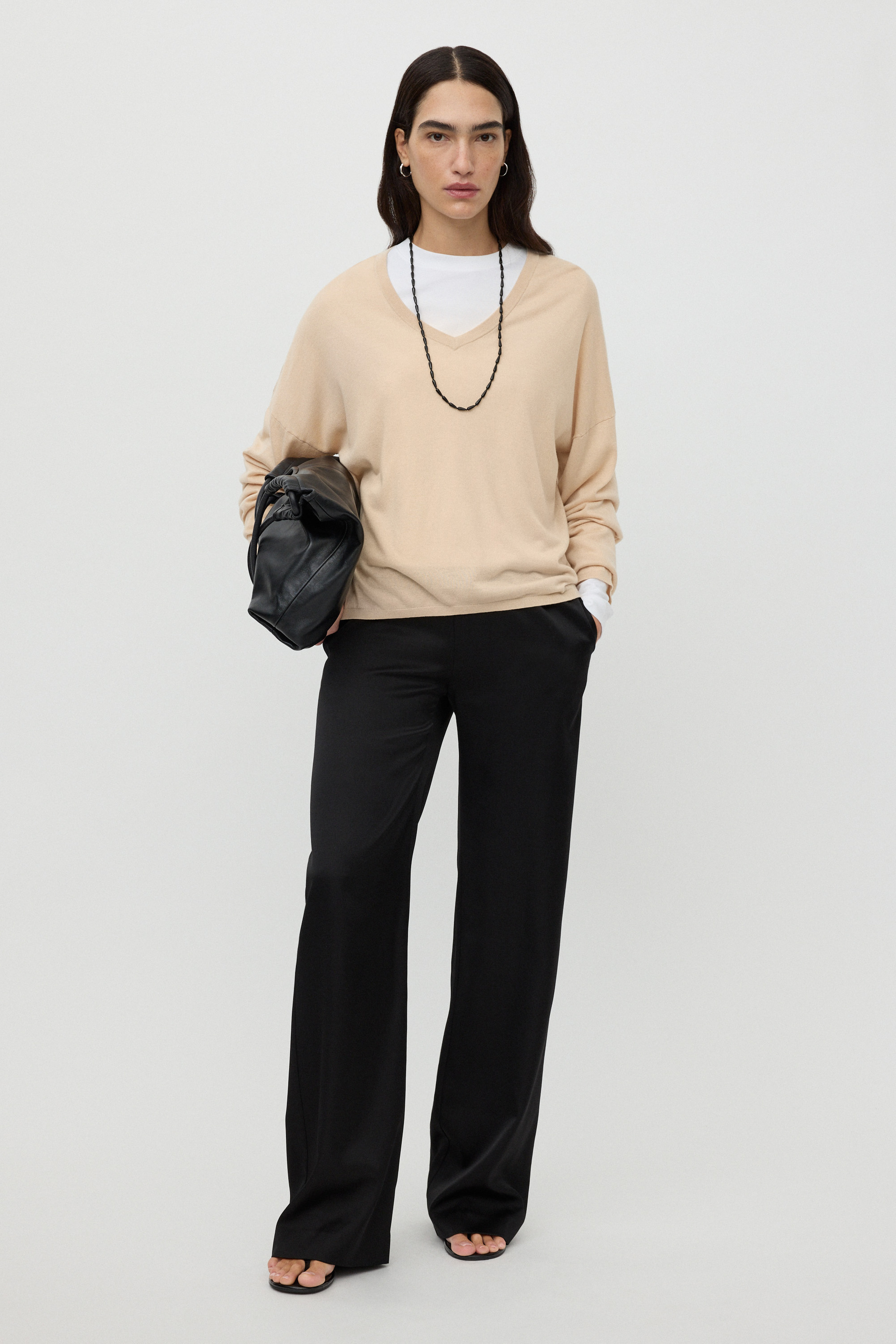 Featherlight v-neck 2