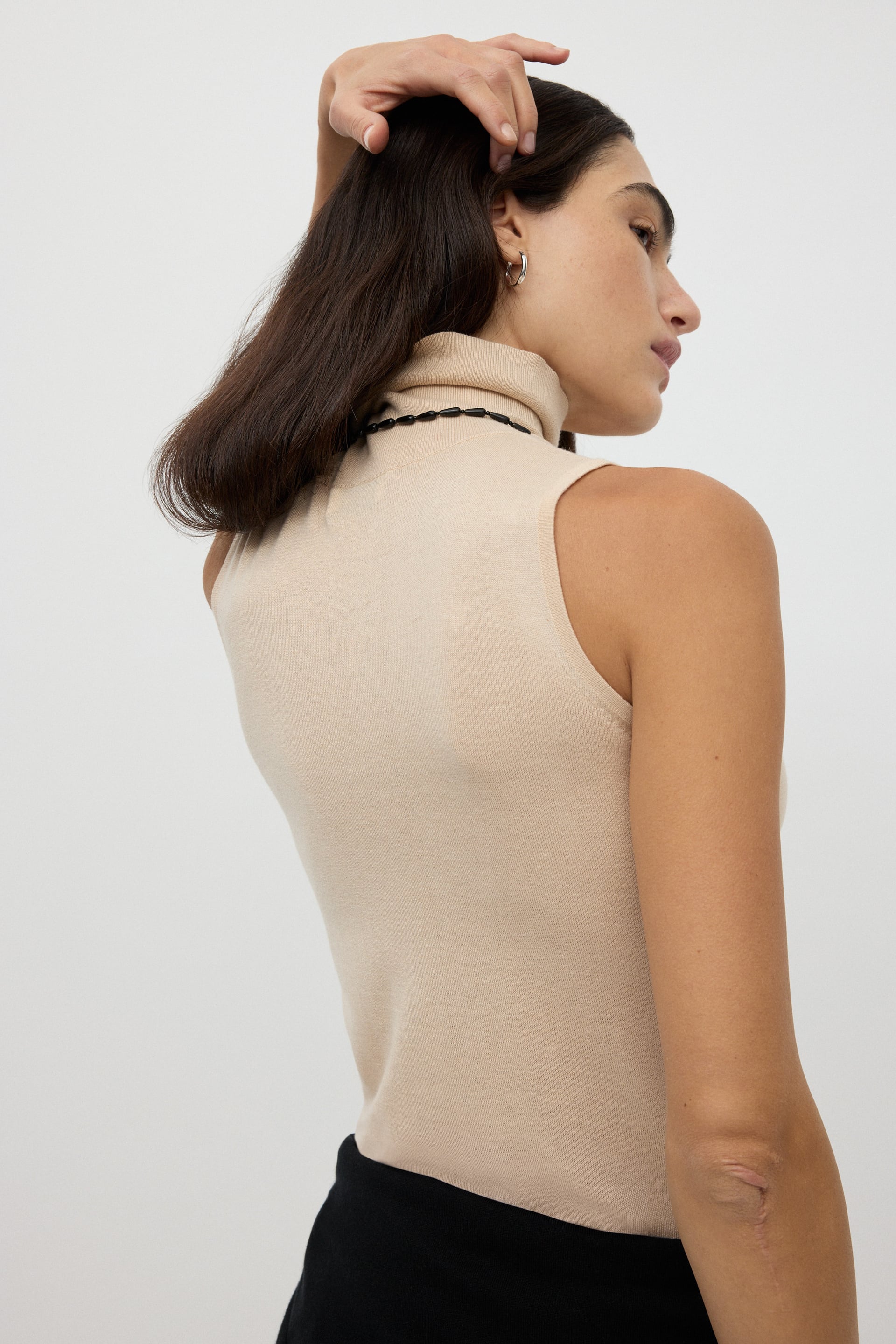 Featherlight turtleneck singlet 2