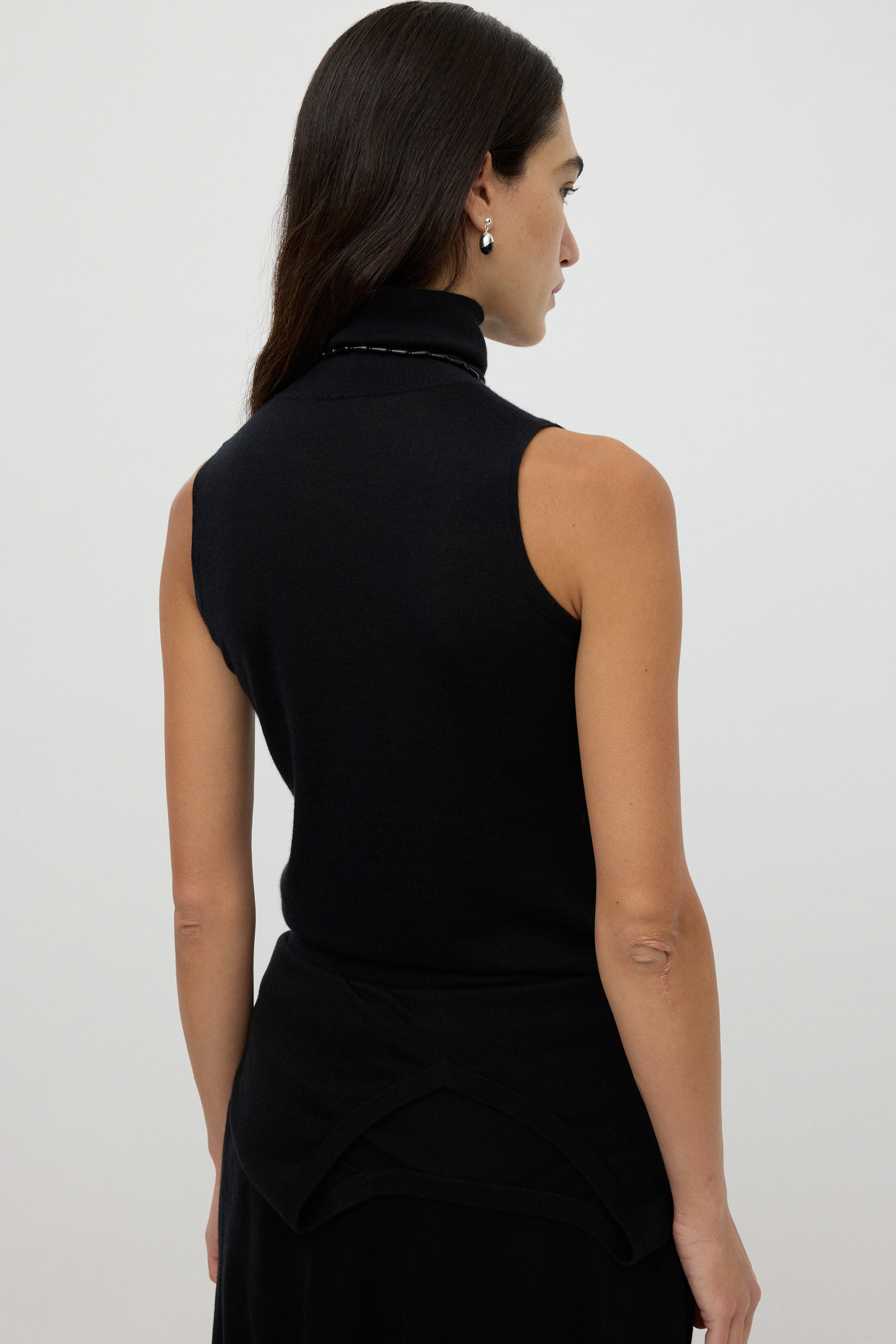 Featherlight turtleneck singlet 3