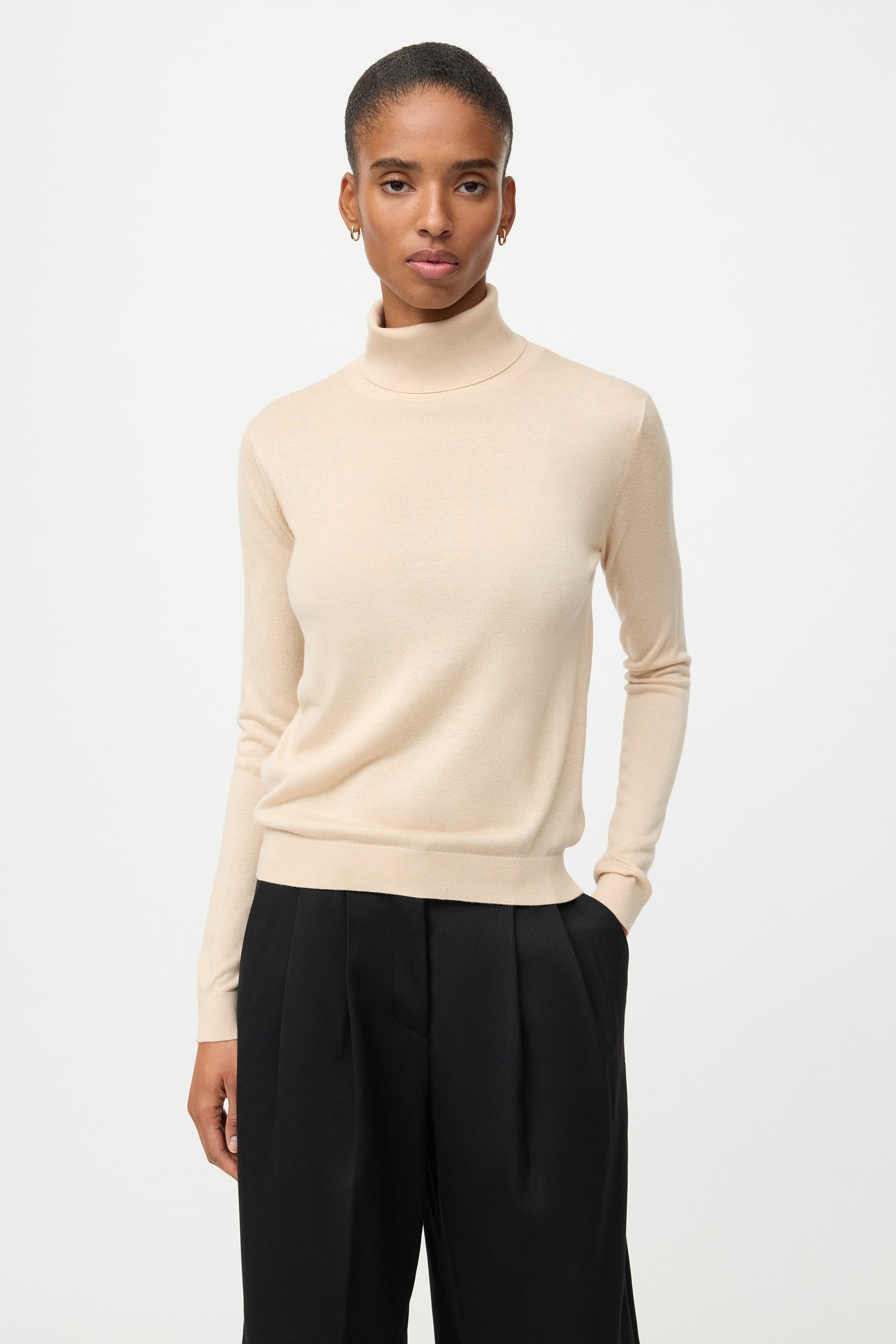 Featherlight turtleneck 2