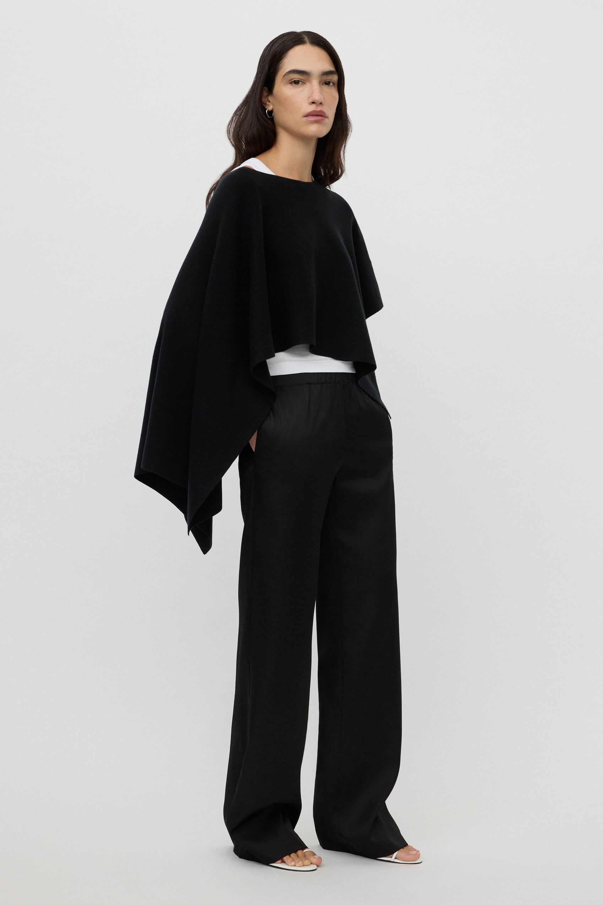 Asymmetric cape 0