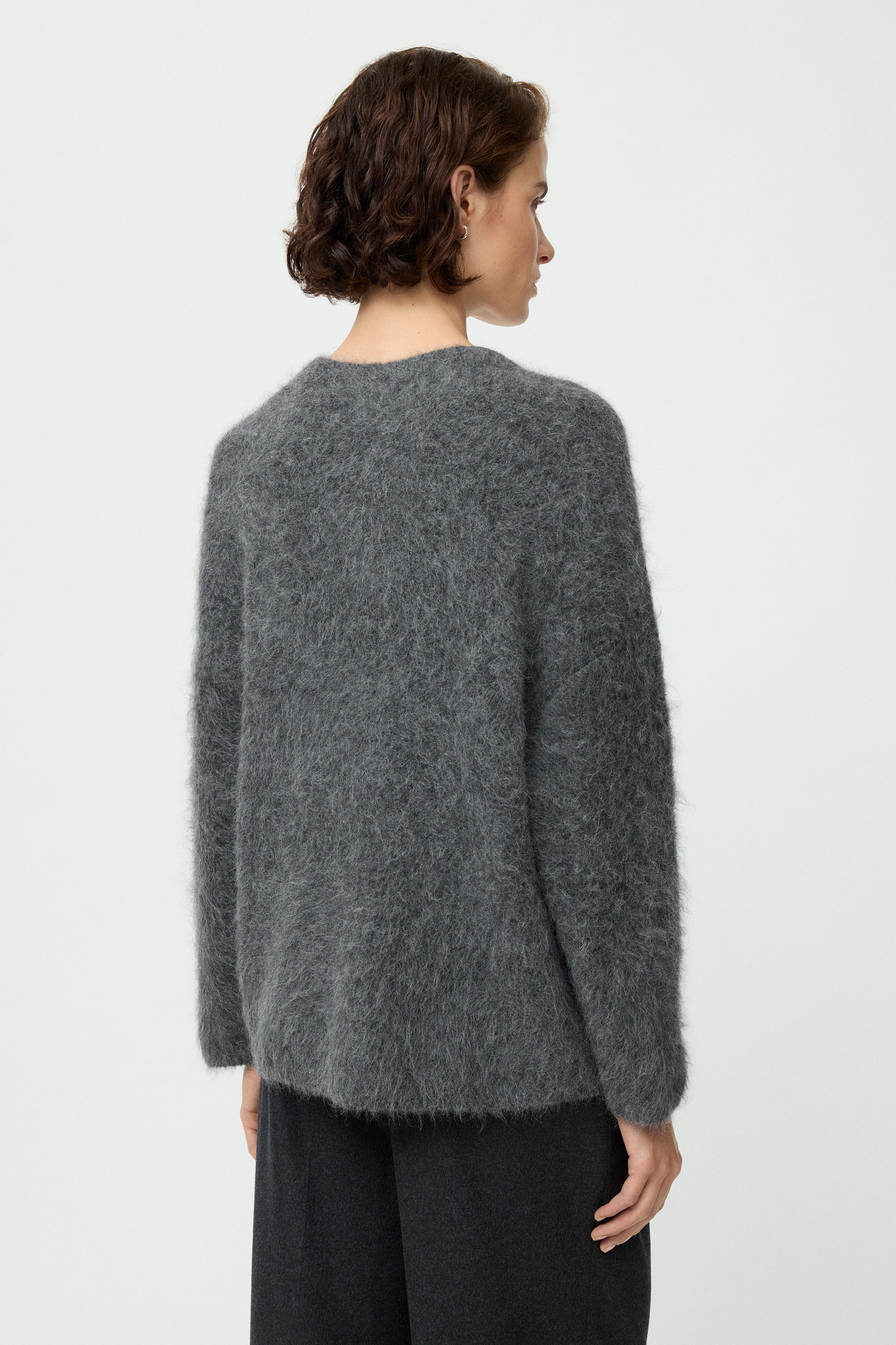 Alpaca v-neck 3