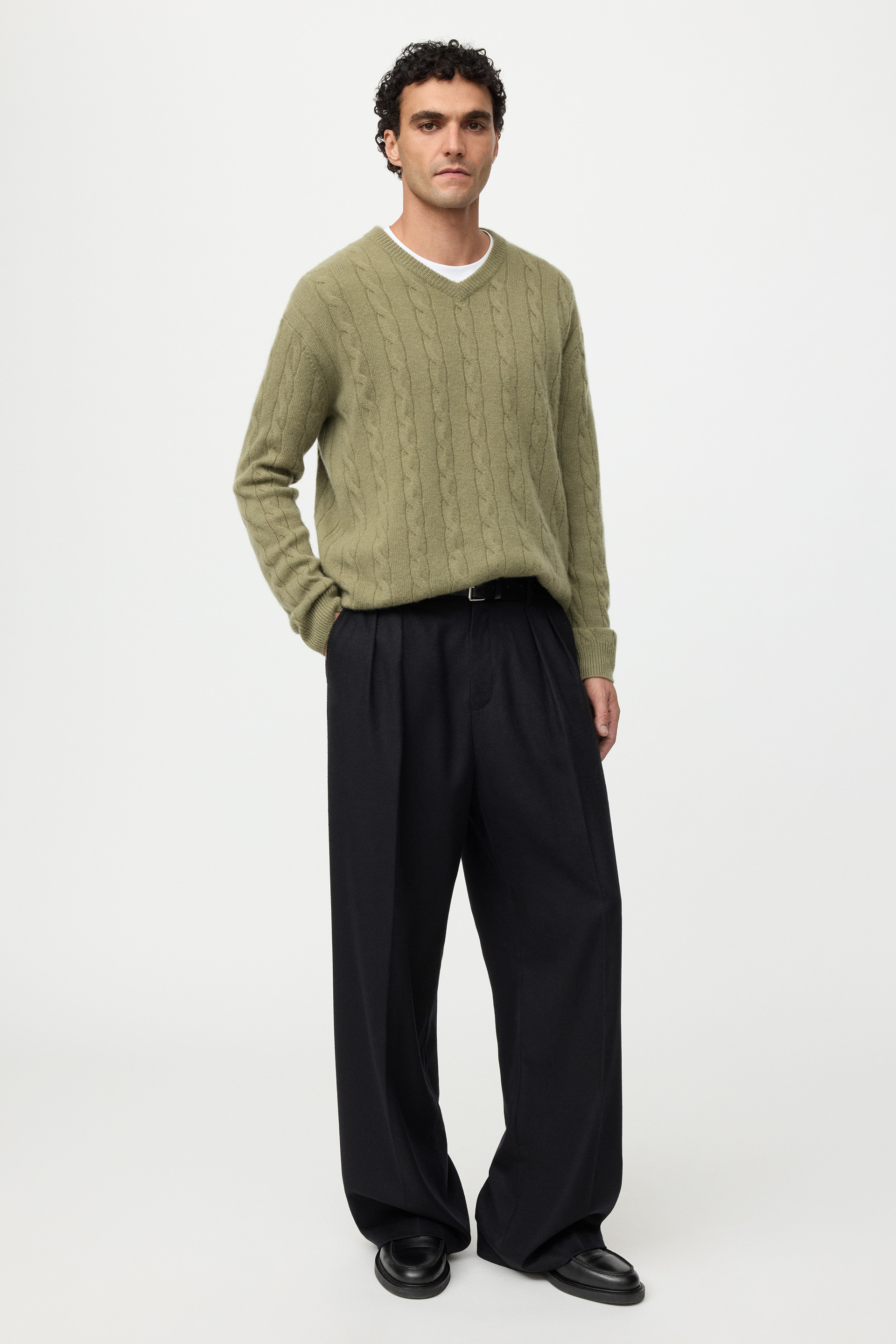 Men's cable knit v-neck 3