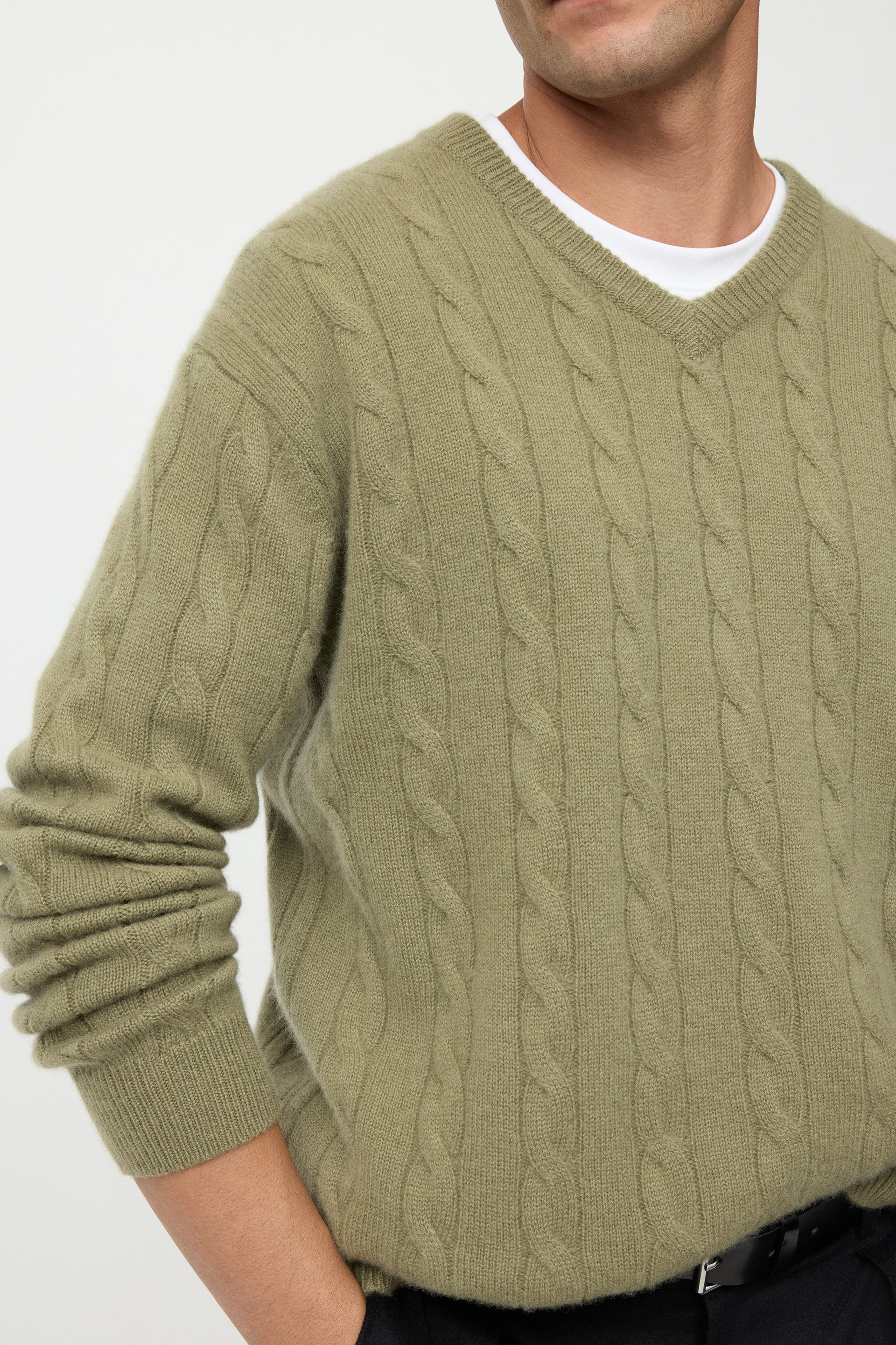 Men's cable knit v-neck 2