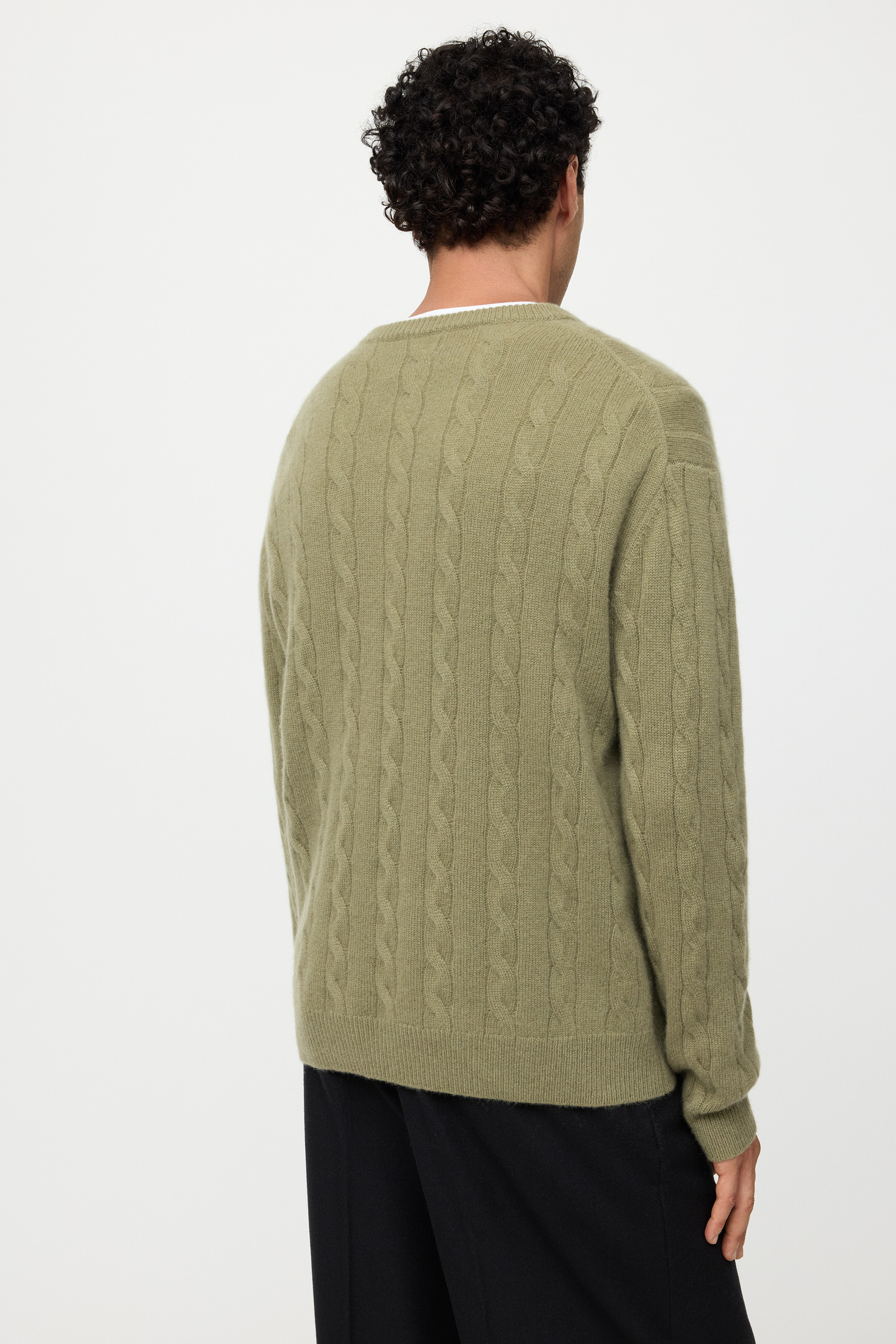 Men's cable knit v-neck 4