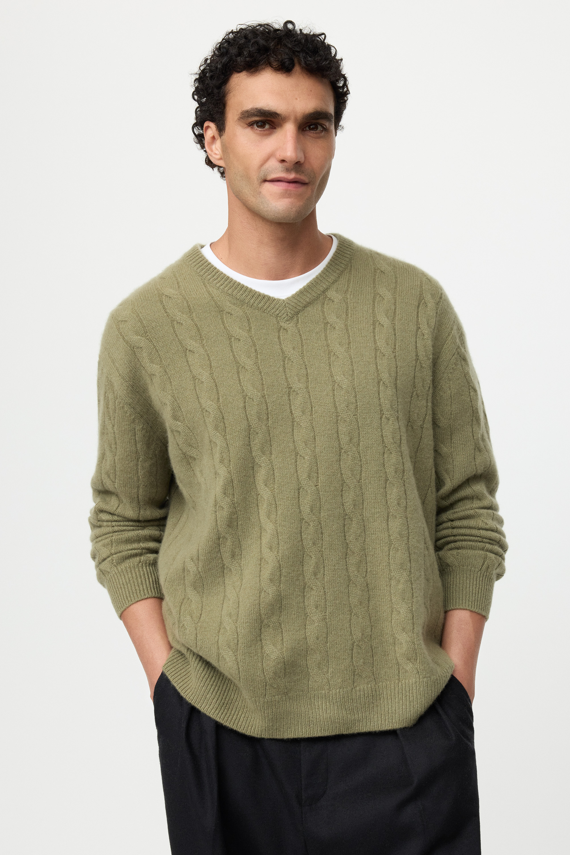 Men's cable knit v-neck 0